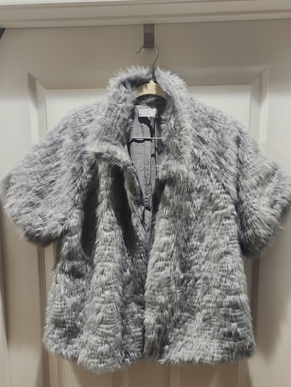 Lola & Sophie Silver-Gray Faux Fur Short Sleeve Coat